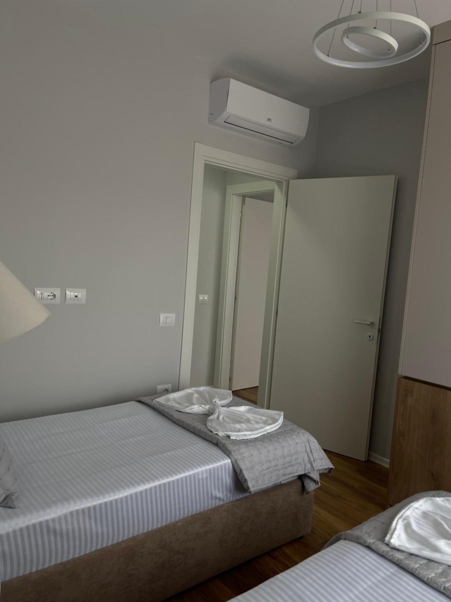New Bazaar, Grand Apartment Tirana Exterior photo